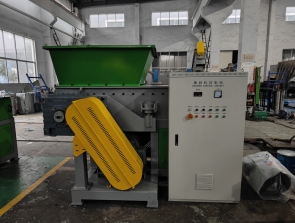 PN1-CH800 Single axis shredder ,suitable for shredding plastic bottles, films, sheets, ton bags, plastic drums, etc