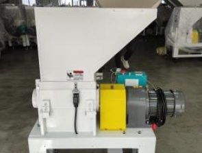 Slow Speed Crusher No screen design, uniform granules and less powder, easy to clean PN1-CH 2HP