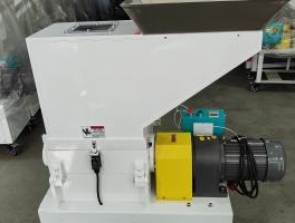 Slow Speed Crusher Good Quality Both rotor blades and fixed blades are made of SKD-11 with long service life PN1-CH 3HP